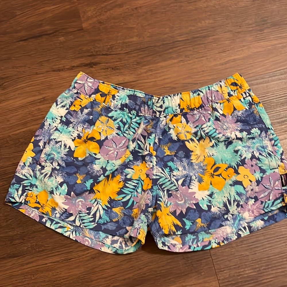 Floral 2.5” patagonia baggies